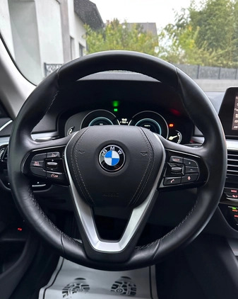 BMW Seria 5 cena 122900 przebieg: 105000, rok produkcji 2018 z Sieradz małe 781